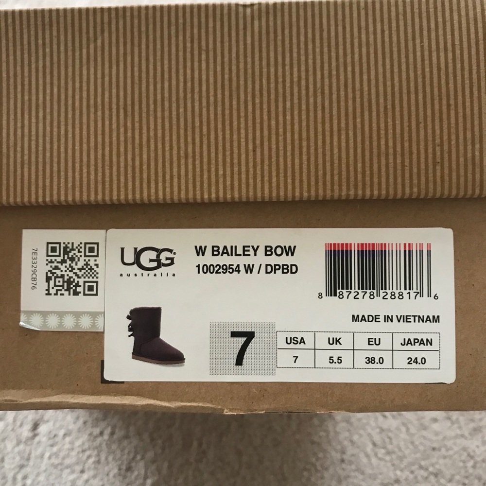 Ugg Bailey Bow Boots Excellent Condition!! - image 8